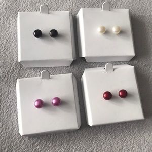 Set of 4 stud earrings (black, pearl, pink, red)
